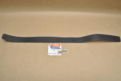 Cubierta reposapiés Yamaha EX340 EX440 GP338 GPX433 SL338 SM292 SR643 SRX440 NOS OEM Foto 1 de 2