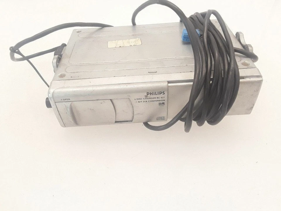 Mazda 626 Saloon 1999 LHD 1.8i 74kw Cd Changer 22RC02750B - Image 1 of 4