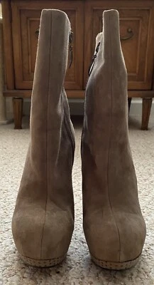 Nuevas botas para mujer Guess Pilina gamuza topo cuero plataforma tachonado tacón alto 8M Foto 1 de 4
