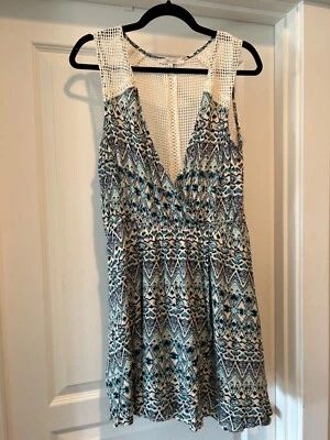 Miss Me 钩针花边无袖人造裹身连衣裙大号蓝色波西米亚 — 第 1/4 张图片