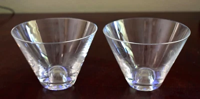 Juego de 2 vasos Martini de cóctel sin tallo en forma de V LENOX Eslovaquia aptos para lavavajillas Foto 1 de 4