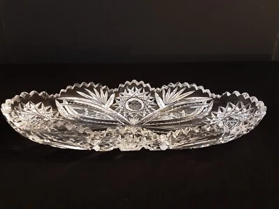 Plato de caramelo vintage de vidrio cortado con bordes festoneados y dientes de sierra arco y estrellas Foto 1 de 4