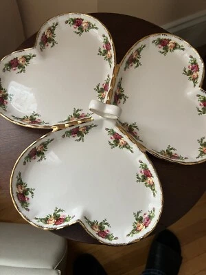 Royal Albert Old Country Roses Divided Heart Serving Candy Trinket Dish - Image 1 of 4