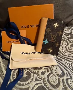 NUOVO originale LOUIS VUITTON TYLER THE CREATOR ORGANIZZATORE TASCA SCOSCESA CIOCCOLATO M83337 - Foto 1 di 10