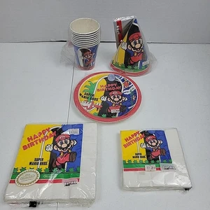 Lotto forniture festa compleanno Mario vintage piatto carta tovaglioli tazza cappello 1989 NUOVO NOS - Foto 1 di 14