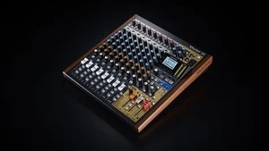 Tascam Model 12 - 10-Kanal-Mischpult mit 12-Spur-Recorder - Bild 1 von 9