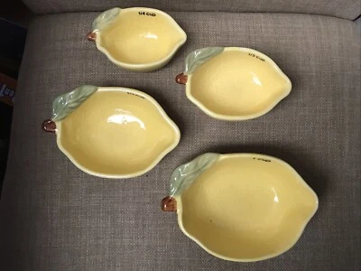 Juego de 4 tazas medidoras de cerámica de limón amarillo con hojas verdes Foto 1 de 4