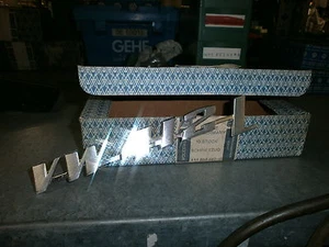 VW 412 Schriftzug VW412 L, VW Neuteil poliert / glatt 411 857 687 B, NO REPRO !! - Picture 1 of 2