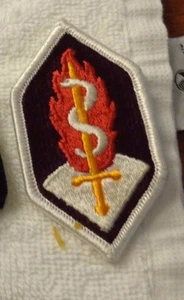PARCHE EJÉRCITO DE EE. UU., COMANDO DE INVESTIGACIÓN Y DESARROLLO MÉDICO, COLOR - Imagen 1 de 1