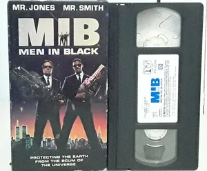 Men In Black Will Smith Tommy Lee Jones Linda Fiorentino Barry Sonnenfeld Aliens - Picture 1 of 9