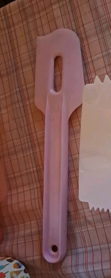 Neu TUPPERWARE TUPPERWARE Teigschaber Rosa +Teigschaber f. Kinder Teigspachtel  - Bild 1 von 1