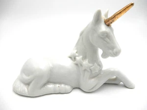 White Porcelain Bearded Unicorn with Gold Horn & Garland of Stars Taiwan 1979 - Imagen 1 de 8