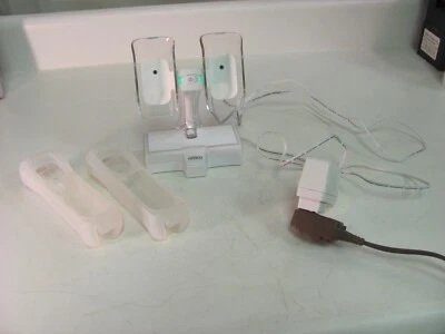 NYKO Charge Base 87048-E14 Induction Charging Stand for Nintendo Wii Controllers - Image 1 of 4