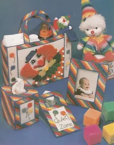 Baby's Clown Set-Diaper Bag,Tissue Cover,Pic Frame -Plastic Canvas Pattern ONLY - Imagen 1 de 2