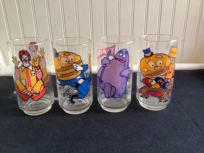 McDonalds character glasses vintage from 1970’s (lot of 4)   SET #1 - Image 1 of 2