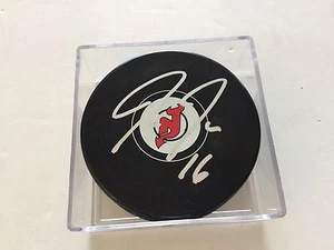 Disco de Hockey Firmado NJ New Jersey Devils Jacob Josefson Autografiado b - Imagen 1 de 1