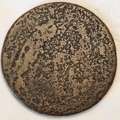 Moneda Ficha de Cobre No Identificada de la Era Colonial de 1700 Circulada #84939 Foto 1 de 2