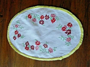 napperon  ancien 33X23  broderie fleur main #mat  - Picture 1 of 3