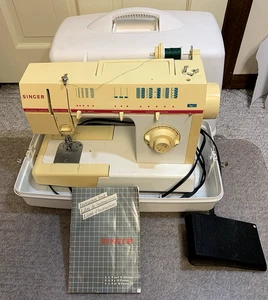 Singer FM-22C Fashion Mate Sewing Machine 22 Stitch -Very Clean - Working Great - Picture 1 of 21