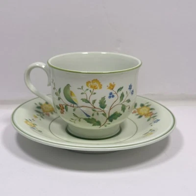 Juego de tazas de té y platillos Versatone by Noritake Lineage Japón pájaro floral borde verde Foto 1 de 4