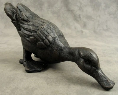 PATO DE CAMPO Hierro Fundido ESTATUA Pájaro Aves Acuáticas Estanque Jardín Hogar Antiguo Marrón Foto 1 de 4