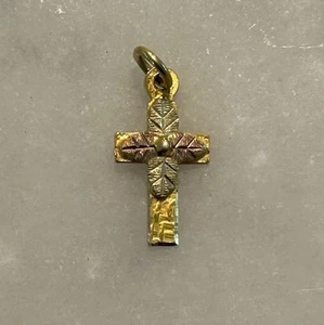 Gold Cross & Leaf Design Pendant 10K Gold 12mm Tall - .56 gram - Picture 1 of 9