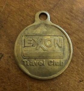 De colección Exxon Oil Gas Company Travel Club Charm medallón de latón Houston Texas - Imagen 1 de 6