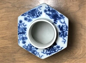 VINTAGE CHINESE PORCELAIN BLUE WHITE VASE HEXAGON SHAPE - Picture 1 of 5