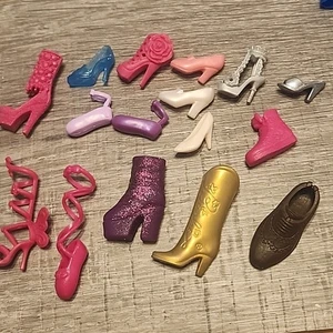 Large Lot Of Single Shoes For BARBIE - Picture 1 of 16