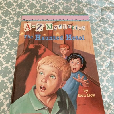 The haunted hotel A to Z mysteries Ron Roy - Image 1 of 4