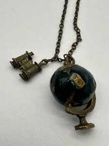 Collana con ciondolo globo e binocolo smaltato vintage 14" - Foto 1 di 6
