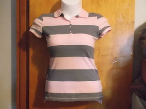 NUEVA CAMISA POLO ALGODÓN DE 5 BOTONES PARA DAMA SIN LÍMITES ROSA Y GRIS A RAYAS S/S - Imagen 1 de 3