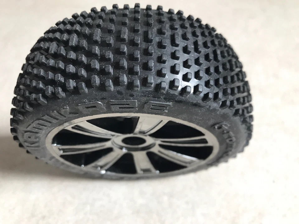 9€/Stück   4 Stück LRP VTEC Kamikaze Komplettrad Reifen Felge S8 Rebel TX 1/8    - Bild 1 von 4