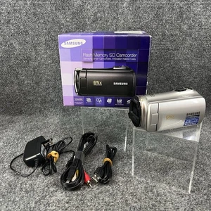 Samsung Flash Memory SD Camcorder SMX-F50SN/XAA with Box/Charger Silver READ - Picture 1 of 14