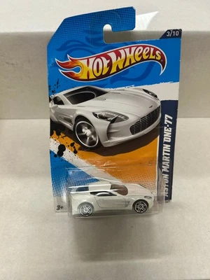 Hot Wheels 2012, Aston Martin One-77, 3/10 HW All Stars '12, 123/247 Foto 1 de 3