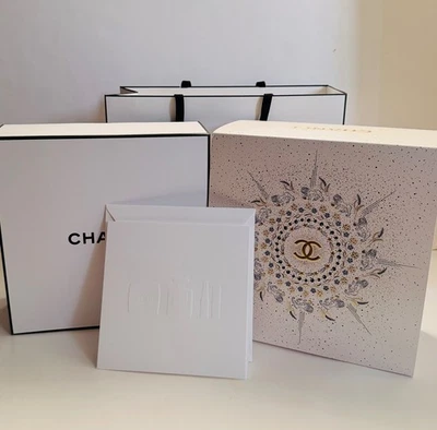 CHANEL Caja de Regalo Vacaciones 2025 y TARJETA Y BOLSA DE REGALO DE COMPRAS | NUEVO Foto 1 de 4