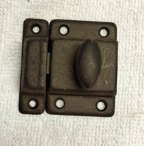 ANTIKER ZWEITEILIGER SCHRANKTÜRRIEGEL AUS LACKIERTEM METALL 2 1/4 ZOLL X 2 1/8 Zoll - Bild 1 von 5