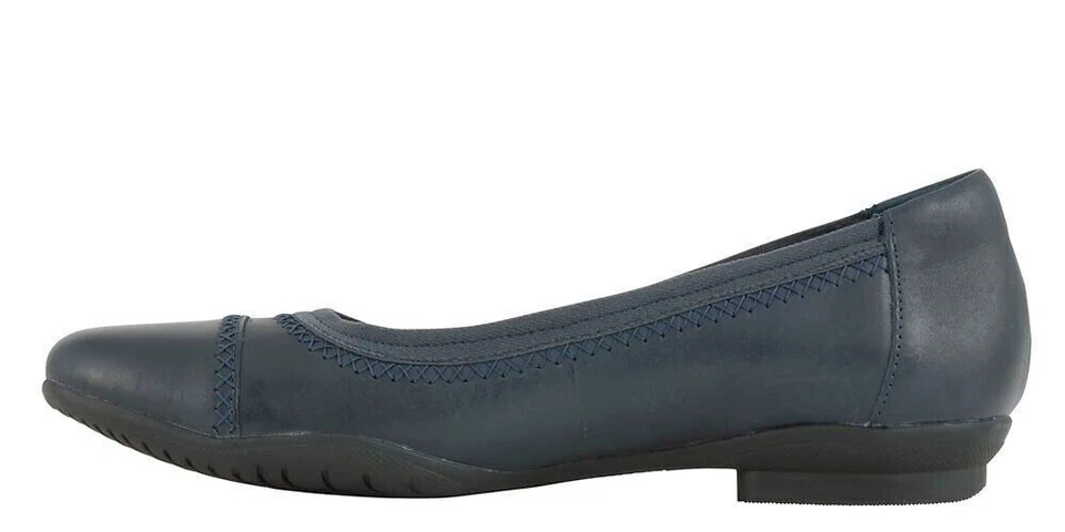 Clarks Sara Bay Navy Leather Women's Casual Slip-On Size 9.5 M *READ*
