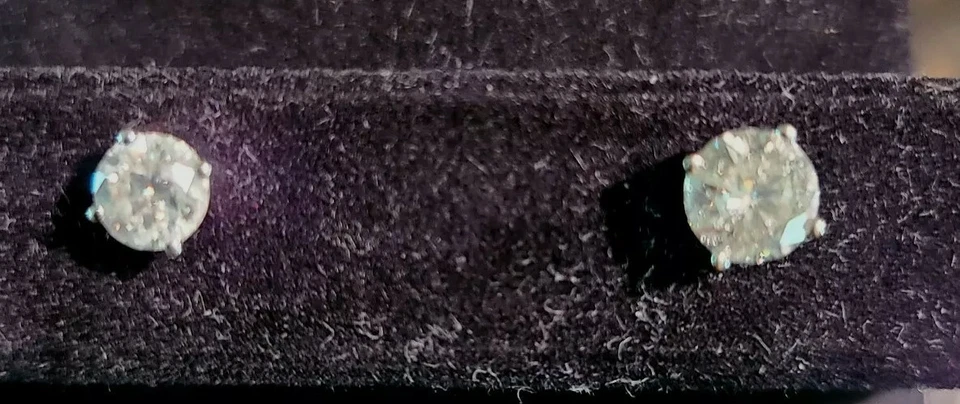 Zales pre-owned .75 CT T.W. and .50 CT T.W. Diamond Solitaire Studs in WHT. Gold - Image 1 of 4