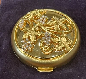 ESTEE LAUDER VINTAGE GOLDEN BOUGH LUCIDEZ POLVO COMPACTO 1995 UVAS PERLA - Imagen 1 de 12