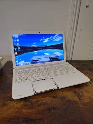 Toshiba Satellite L850-1D5, Int. Pent B950, 4GB RAM 250GB HDD, Win 8.1 pro FAST  - Image 1 of 4