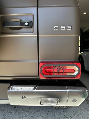 Chanclas "Slippahs" en 3D - Negro Para Mercedes Benz G550 G63 Luz Trasera  Foto 1 de 4