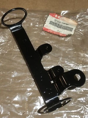 Soporte de montaje de faros izquierdo Suzuki SV650 1999-2002 NOS OEM 51540-19F00 Foto 1 de 4