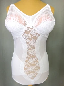 Schöner weißer Mantel Jumpsuit Spitze Satin Größe FR115 US/UK44 EUR100 CUP D - Bild 1 von 13