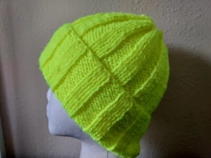 Berretto/cappello lavorato a mano caldo e accogliente, giallo neon/sicurezza - Foto 1 di 6