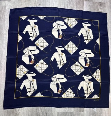 Auténtica bufanda de seda Chanel Mademoiselle con patrón integral Foto 1 de 4
