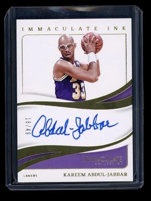 2023-24 Panini Immaculate коллекция чернил Карим Абдул-Джаббар на карточке с автографом /49 - Изображение 1 из 2