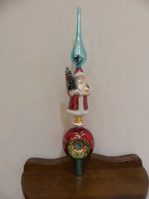 Festliche Christbaumspitze Weihnachtsmann mit Baum auf Weihnachtskugel - Bild 1 von 4