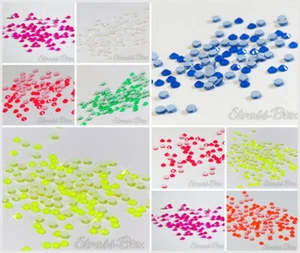 500 Hotfix DMC NEON Strasssteine SS10 Farbe wählbar leuchten Schwarzlicht UV - Bild 1 von 9