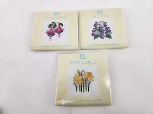 Fiori narcisi fucsia violette miniatura punto croce card kit Scozia - Foto 1 di 6